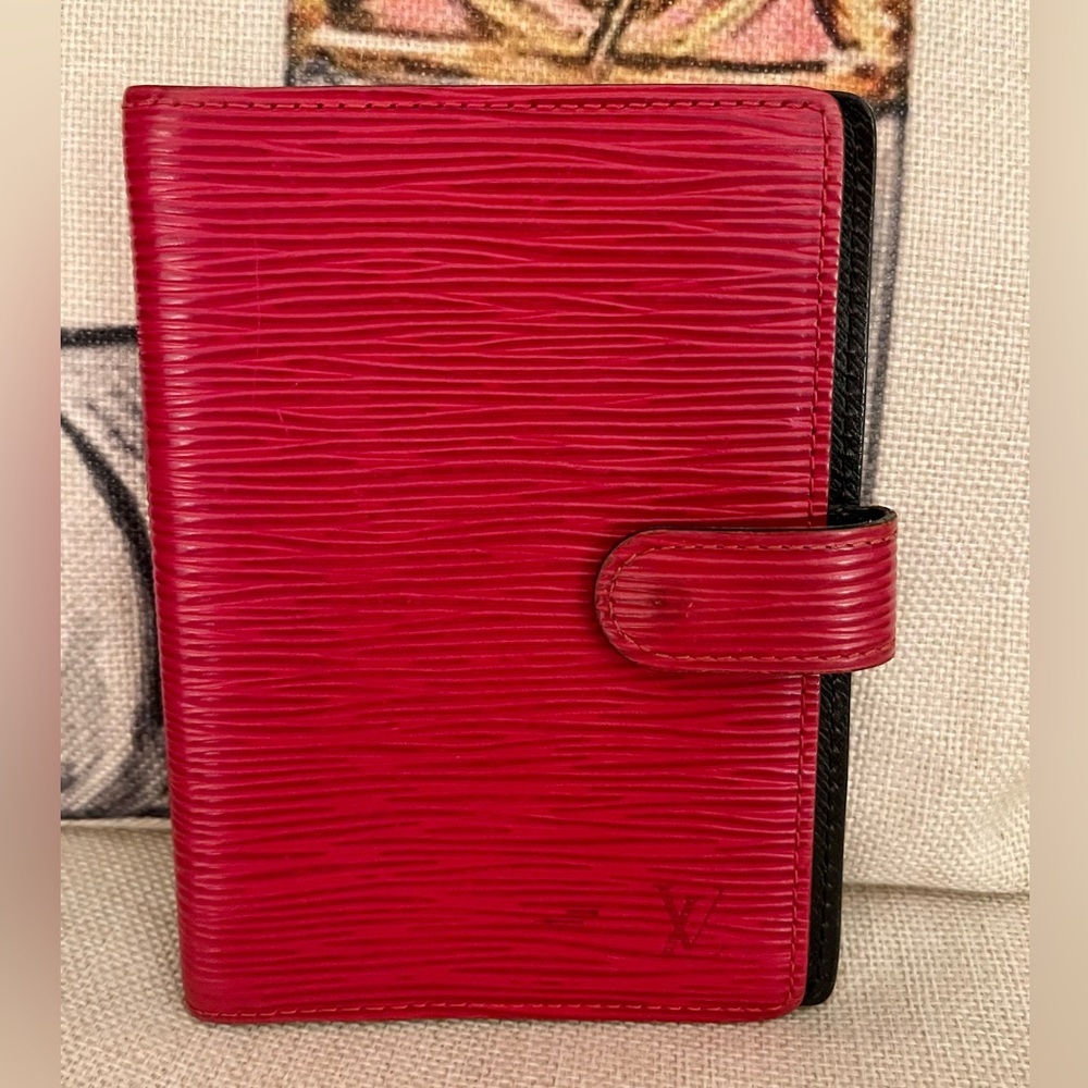 ⭐️COA⭐️ 💄LOUIS VUITTON🖤Red/Black EPI PM AGENDA COVER~PASSPORT WALLET